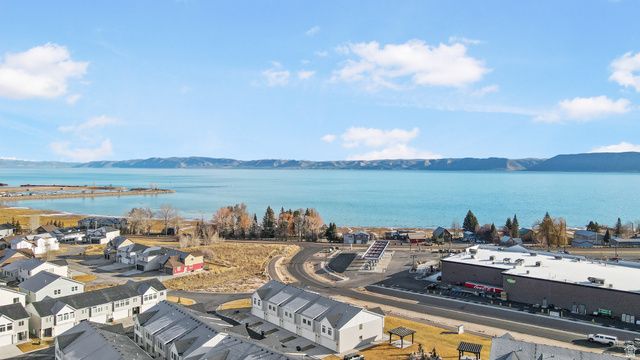 566 N RICHLAND ST, Garden City, UT 84028