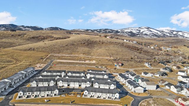 566 N RICHLAND ST, Garden City, UT 84028