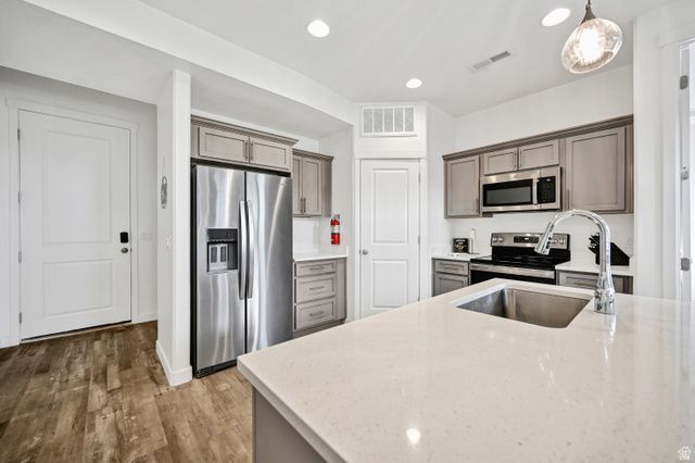 566 N RICHLAND ST, Garden City, UT 84028
