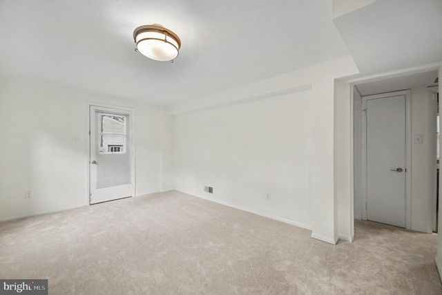 9302 ASHMEADE DR, Fairfax, VA 22032