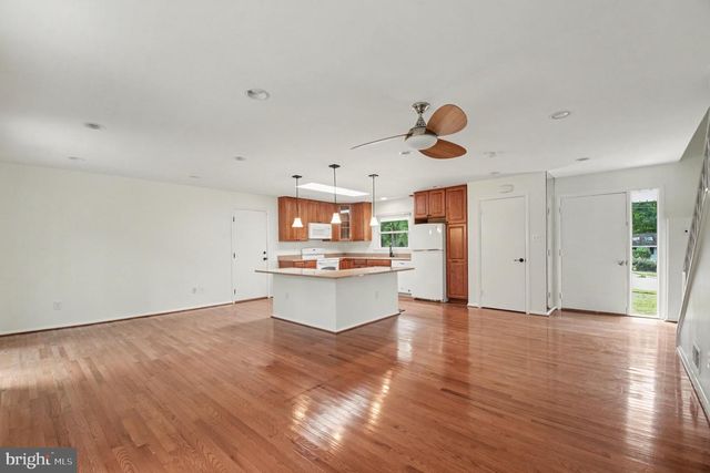 9302 ASHMEADE DR, Fairfax, VA 22032