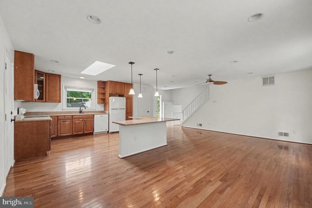 9302 ASHMEADE DR, Fairfax, VA 22032