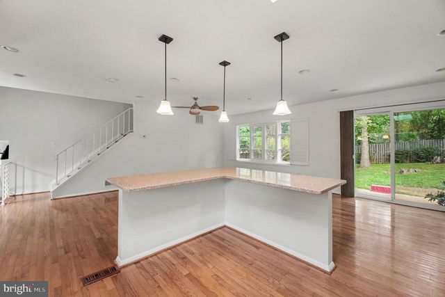 9302 ASHMEADE DR, Fairfax, VA 22032