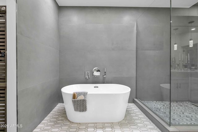 8100 E CAMELBACK Road 7, Scottsdale, AZ 85251