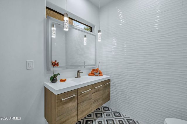 8100 E CAMELBACK Road 7, Scottsdale, AZ 85251