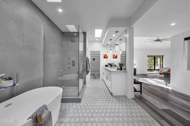 8100 E CAMELBACK Road 7, Scottsdale, AZ 85251