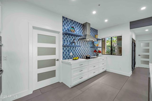 8100 E CAMELBACK Road 7, Scottsdale, AZ 85251