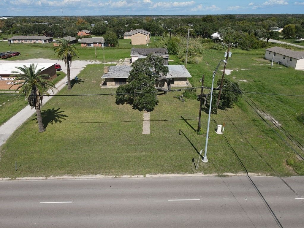 1234 W Wheeler Ave, Aransas Pass, TX 78336 — photo 2