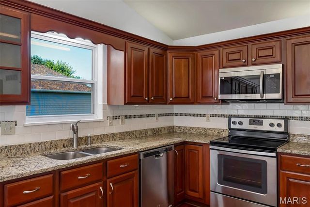 134 Bridgewater Chase Lane, Villa Ridge, MO 63089