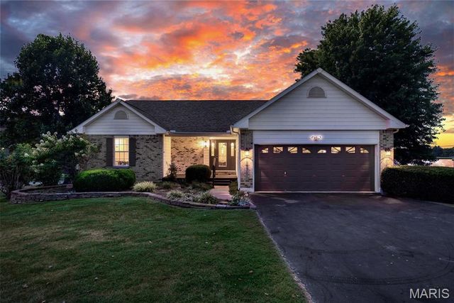134 Bridgewater Chase Lane, Villa Ridge, MO 63089