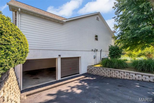 134 Bridgewater Chase Lane, Villa Ridge, MO 63089