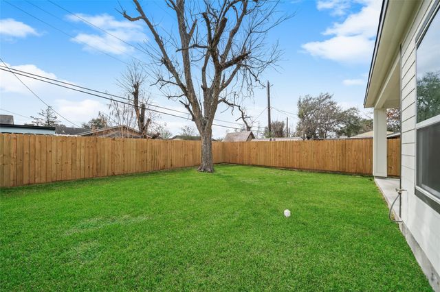 8521 Friendship Road, Houston, TX 77080