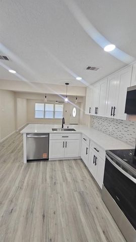 2228 Erickson Street, La Marque, TX 77568