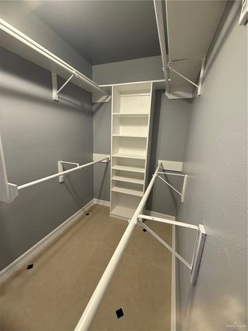 102 N Vista Del Sol Drive, Harlingen, TX 78552