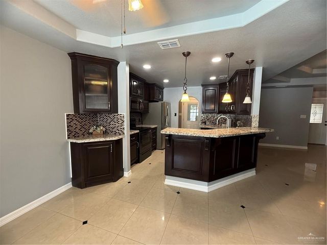 102 N Vista Del Sol Drive, Harlingen, TX 78552