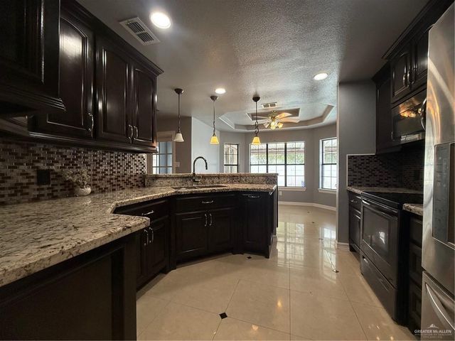 102 N Vista Del Sol Drive, Harlingen, TX 78552