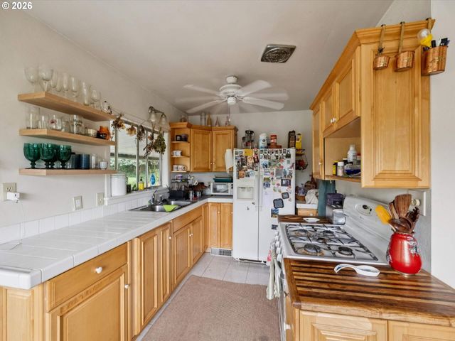 2219 Se 70TH Ave, Portland, OR 97215