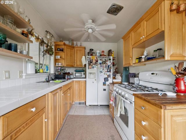 2219 Se 70TH Ave, Portland, OR 97215