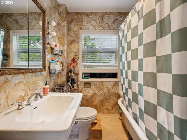 2219 Se 70TH Ave, Portland, OR 97215