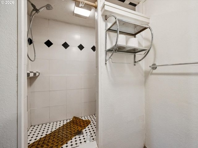 2219 Se 70TH Ave, Portland, OR 97215