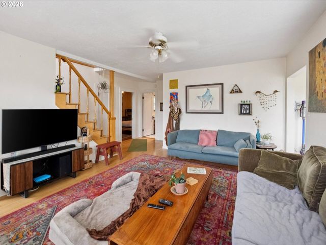 2219 Se 70TH Ave, Portland, OR 97215