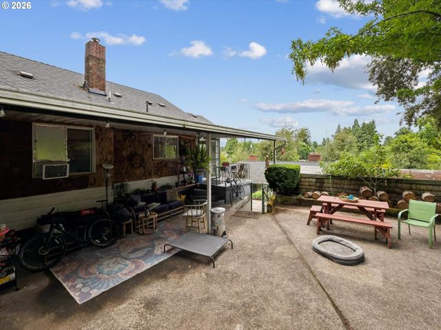 2219 Se 70TH Ave, Portland, OR 97215