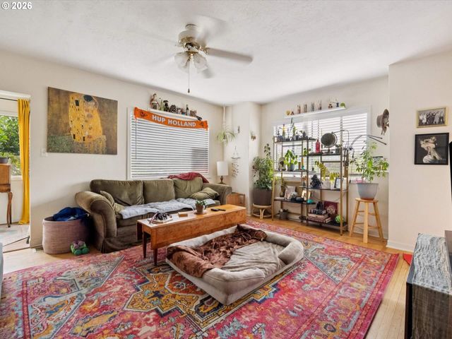 2219 Se 70TH Ave, Portland, OR 97215