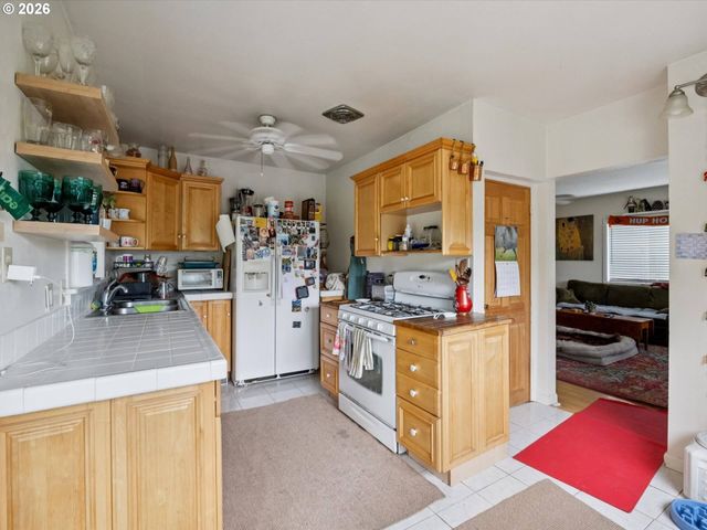 2219 Se 70TH Ave, Portland, OR 97215