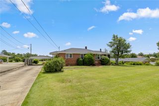 615 S Pine Street, Seneca, SC 29678