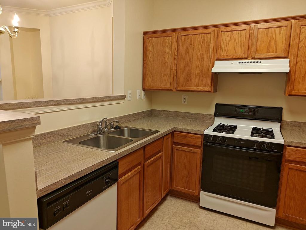 Image 8 of property listing at 13310 NEW ACADIA LN #107, Upper Marlboro, MD 20774