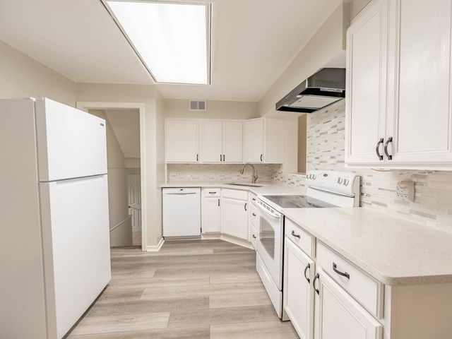 465 S Elizabeth Street, Lombard, IL 60148