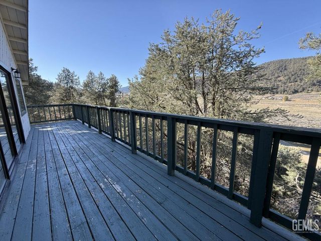 9216 Whispering Pines Road, Frazier Park, CA 93225