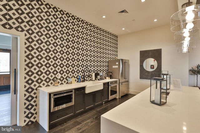 6822 SYCAMORE DR, Bath, PA 18014