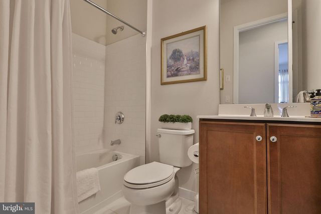 6822 SYCAMORE DR, Bath, PA 18014