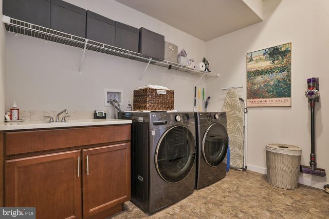 6822 SYCAMORE DR, Bath, PA 18014