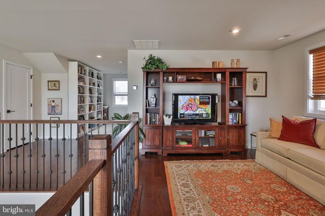 6822 SYCAMORE DR, Bath, PA 18014