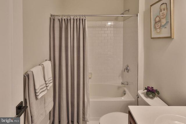 6822 SYCAMORE DR, Bath, PA 18014