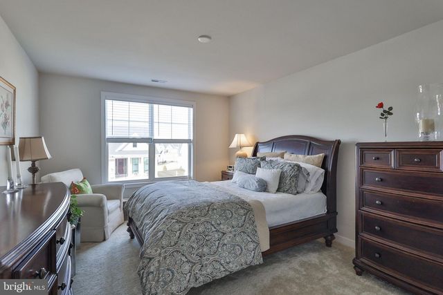 6822 SYCAMORE DR, Bath, PA 18014