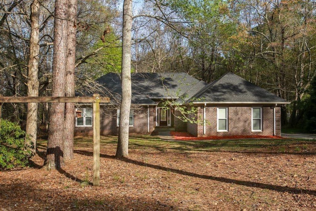 229 Lakewood Drive, Carrollton, GA 30117