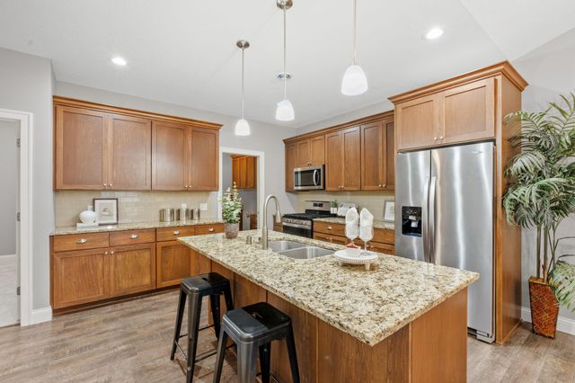 620 Liberty Way, Vadnais Heights, MN 55127