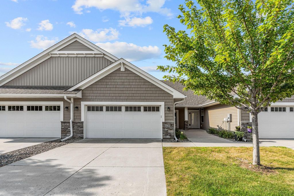 620 Liberty Way, Vadnais Heights, MN 55127
