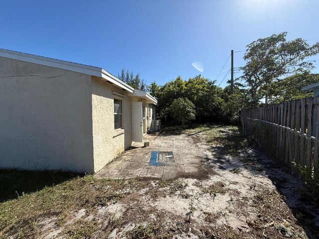 1101 14th Court S, Lake Worth Beach, FL 33460