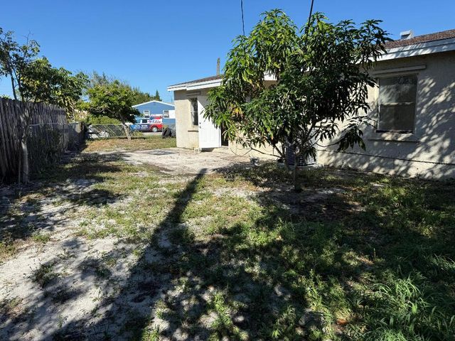 1101 14th Court S, Lake Worth Beach, FL 33460