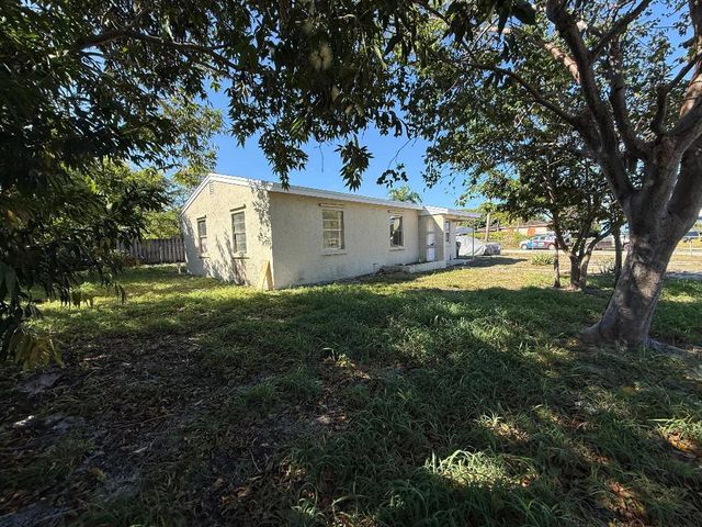 1101 14th Court S, Lake Worth Beach, FL 33460