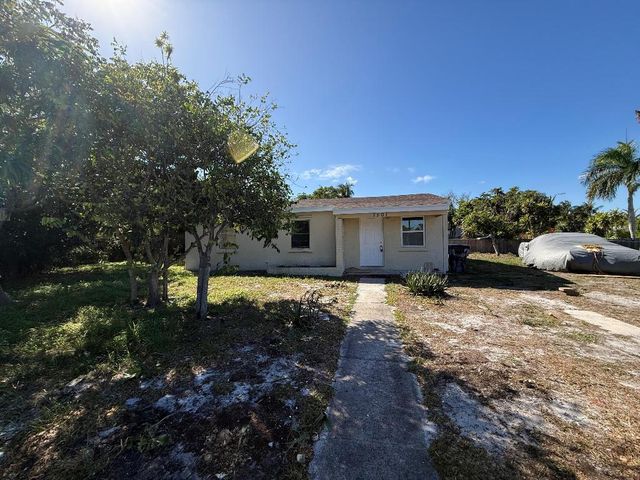1101 14th Court S, Lake Worth Beach, FL 33460