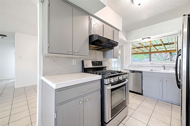 810 Waikiki Drive, Garland, TX 75043