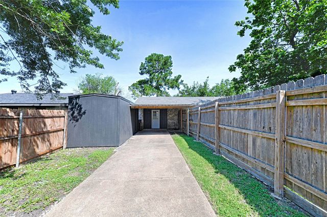 810 Waikiki Drive, Garland, TX 75043