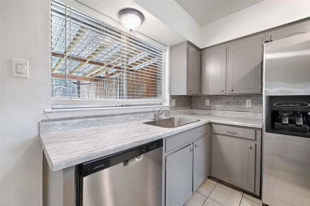 810 Waikiki Drive, Garland, TX 75043