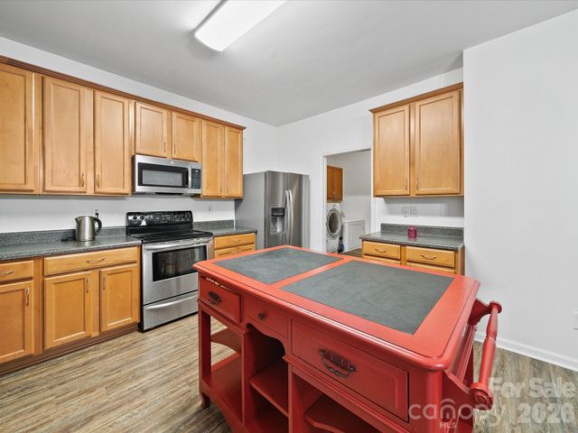 2306 Nettleton Court, Matthews, NC 28105