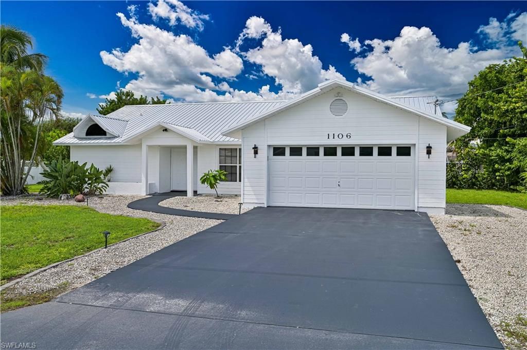 Image 1 of property listing at 1106 SE 23rd PL, Cape Coral, FL 33990